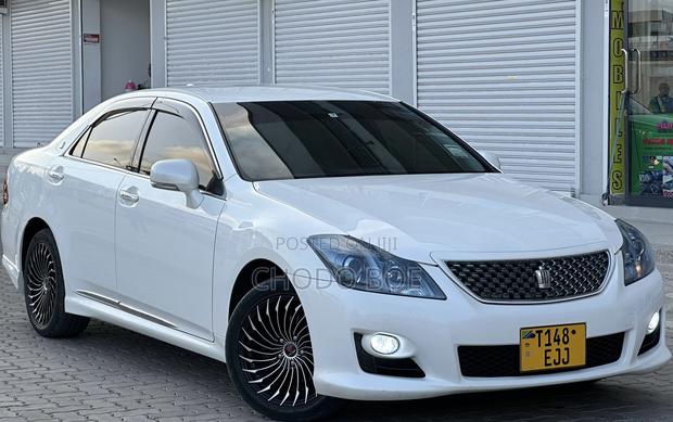 Toyota Crown 2009 White