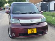 Toyota Porte 2005 Red for sale