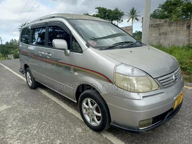 Nissan Serena 2001 Silver