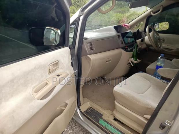 Nissan Serena 2001 Silver