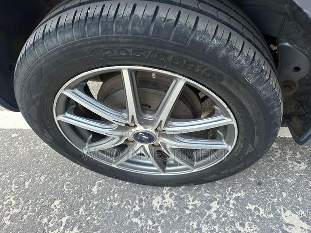 Toyota Ractis 2010 Gray