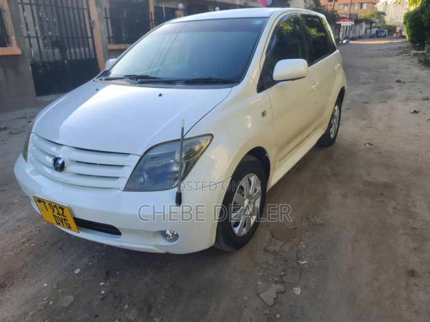 Toyota IST 2005 White