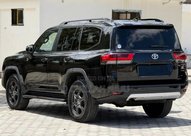 Toyota Land Cruiser 2023 Black