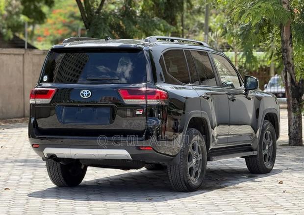 Toyota Land Cruiser 2023 Black