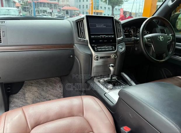 Toyota Land Cruiser 2018 White