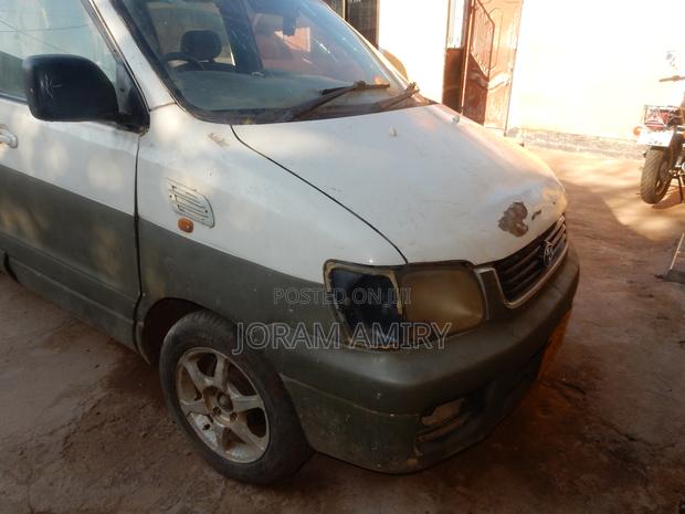 Toyota Noah 2.0 AWD (8 Seater) 2004 Gray