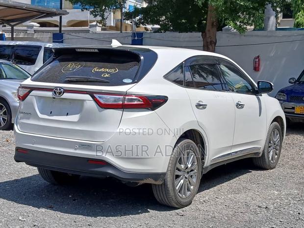 Toyota Harrier 2.0 2018 White