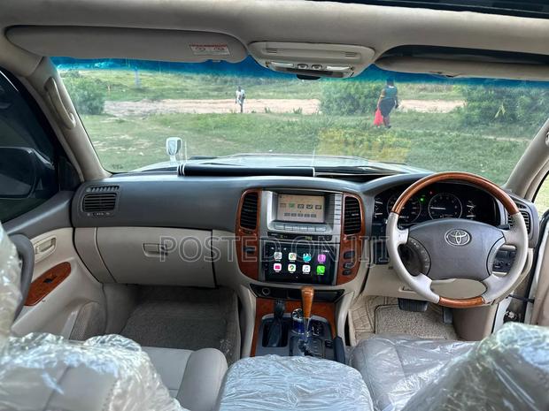 Toyota Land Cruiser 2010 White
