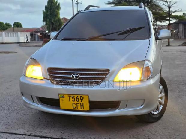 Toyota Nadia 2000 Silver