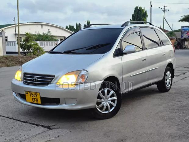 Toyota Nadia 2000 Silver