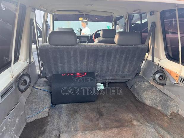 Toyota Land Cruiser 2000 White
