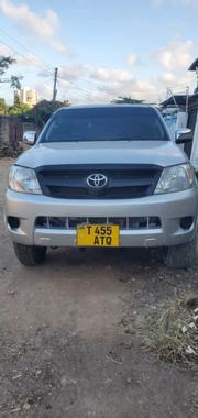 Toyota Hilux 2.5 D-4D 4X4 SRX 2011 Silver for sale
