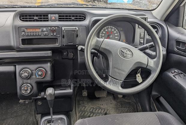 Toyota Succeed SV Premium 2014 Silver