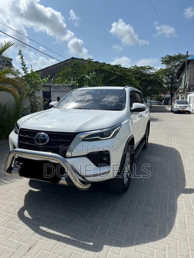 Toyota Fortuner 2022 White