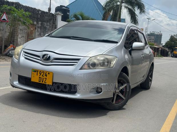 Toyota Auris 2011 Silver