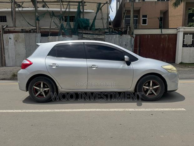 Toyota Auris 2011 Silver