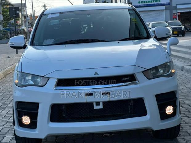 Mitsubishi Outlander 2011 White