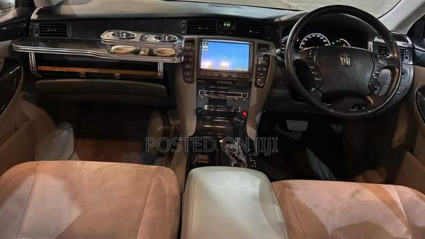 Toyota Crown 2004 Silver