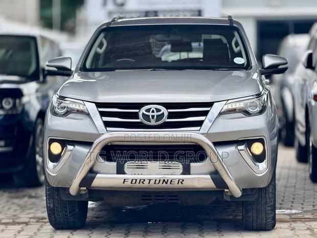 Toyota Fortuner 2.4 D RWD 2017 Silver