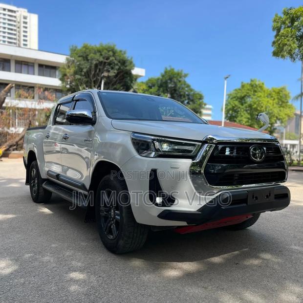 Toyota Hilux 2020 White