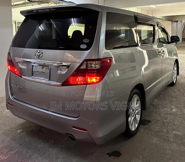 Toyota Alphard 2010 Gray