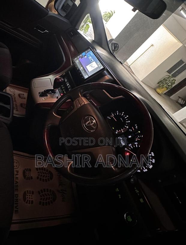 Toyota Alphard 2.4 Petrol FWD 2009 Silver