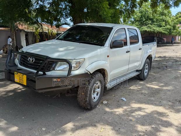 Toyota Hilux 1999 White