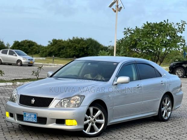 Toyota Crown 2006 Silver