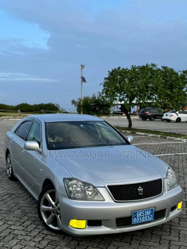 Toyota Crown 2006 Silver
