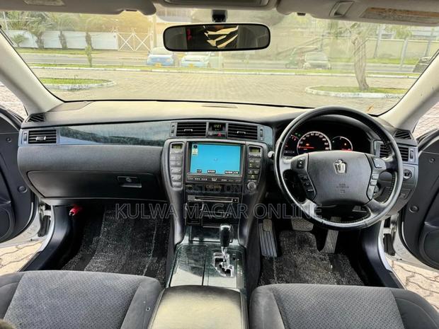 Toyota Crown 2006 Silver