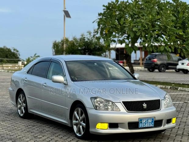 Toyota Crown 2006 Silver