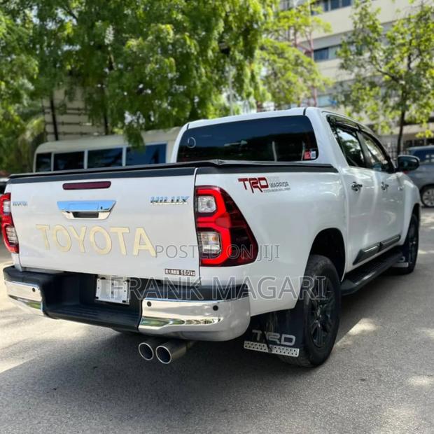 Toyota Hilux 2020 White