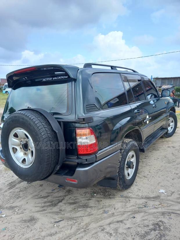 Toyota Land Cruiser 2005 Gray