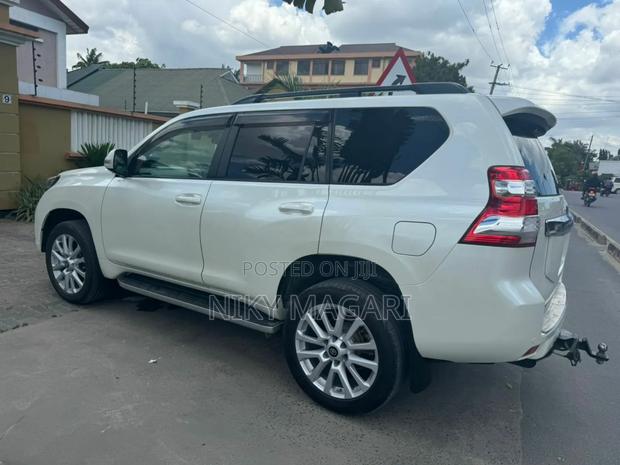 Toyota Land Cruiser Prado 2016 White