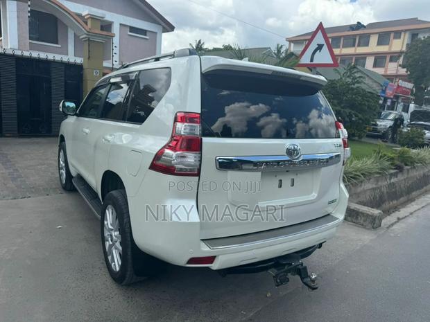 Toyota Land Cruiser Prado 2016 White