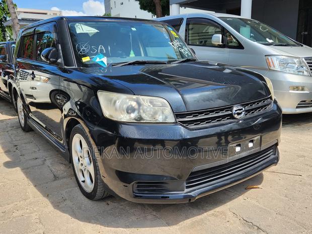 Toyota Corolla Rumion Hatchback 1.5 FWD 2011 Black