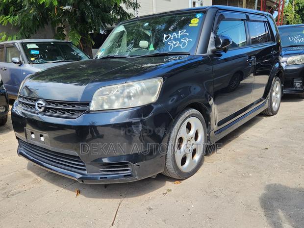 Toyota Corolla Rumion Hatchback 1.5 FWD 2011 Black