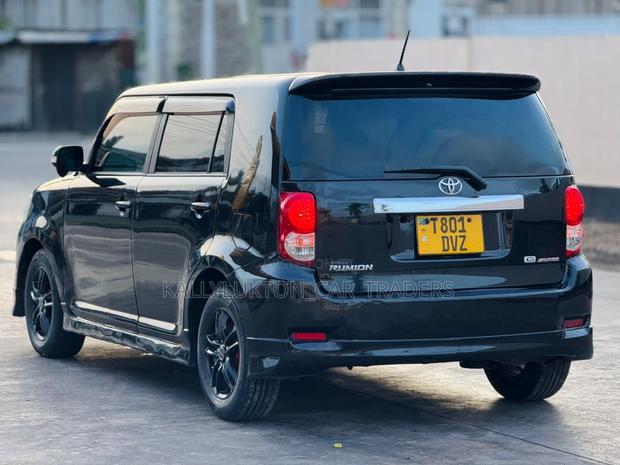 Toyota Corolla Rumion 2010 Black