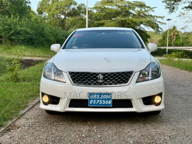 Toyota Crown 2012 White