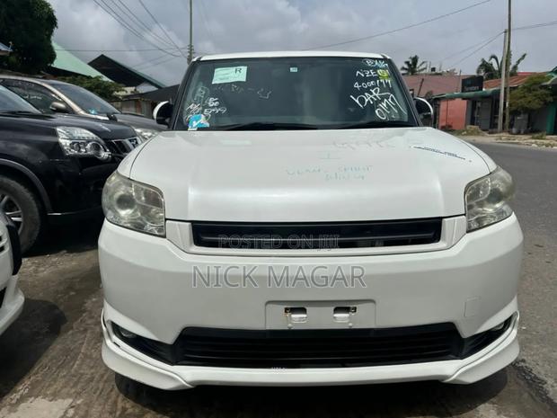 Toyota Corolla Rumion 2010 White