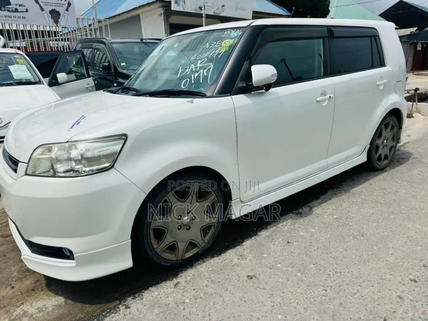 Toyota Corolla Rumion 2010 White