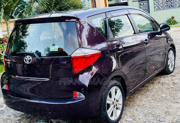 Toyota Ractis 1.5 FWD 2012 Burgundy