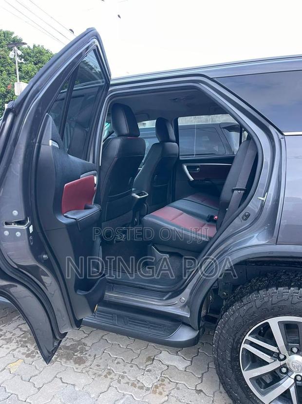 Toyota Fortuner 2.8 D AWD 2023 Gray