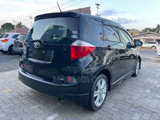 Toyota Ractis 1.5 AWD 2011 Black