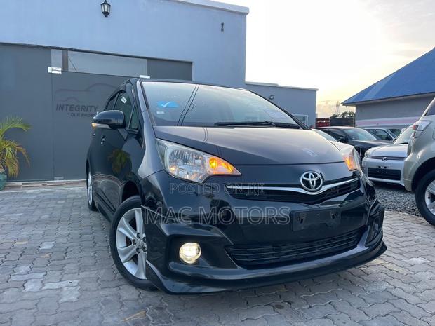 Toyota Ractis 1.5 AWD 2011 Black
