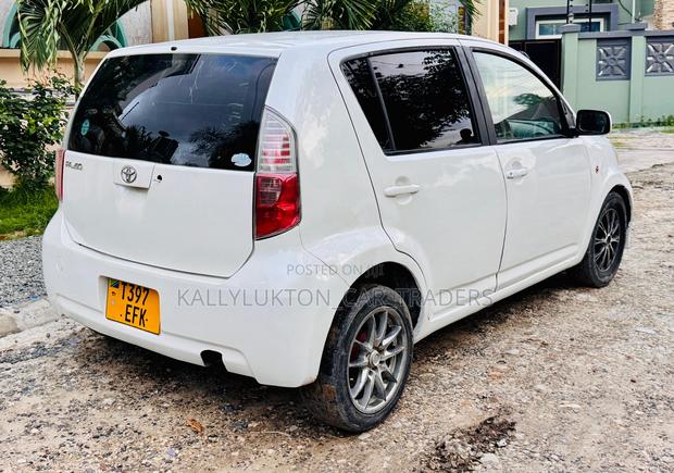 Toyota Passo 2005 White
