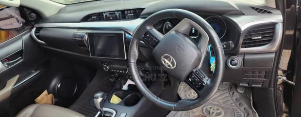 Toyota Vanguard 2011 Black
