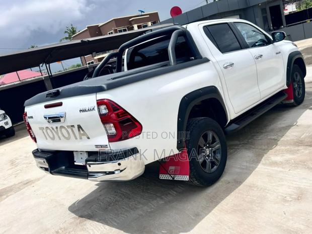 Toyota Hilux 2021 White