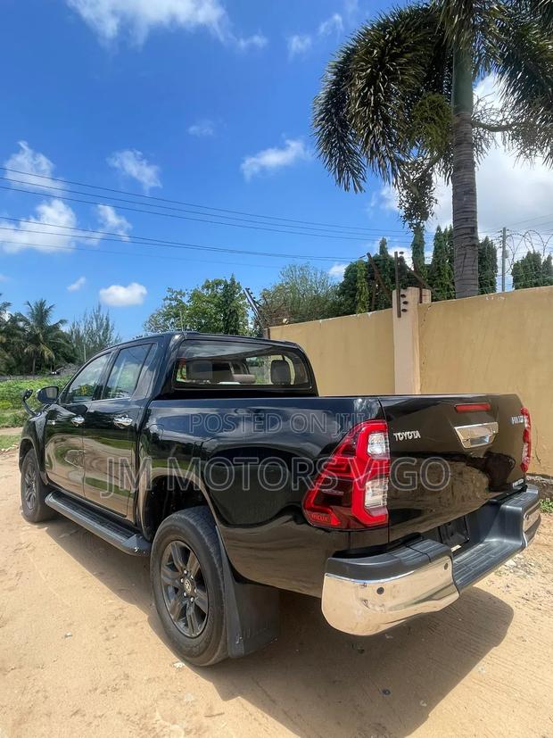 Toyota Hilux 2.4 Diesel 2020 Black