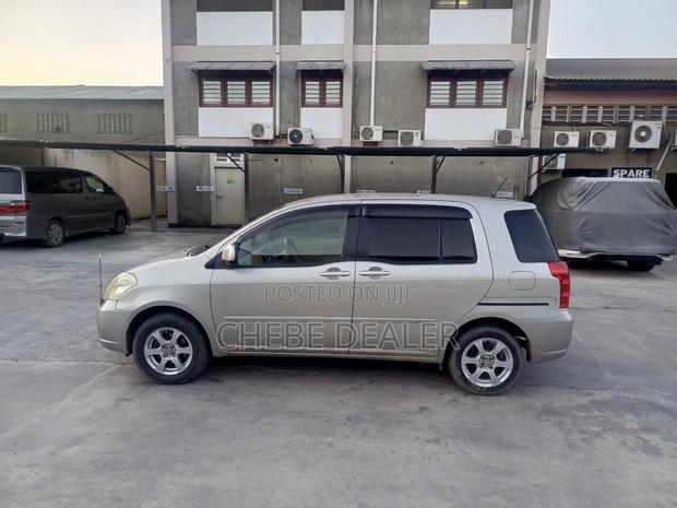 Toyota Raum 2003 Beige